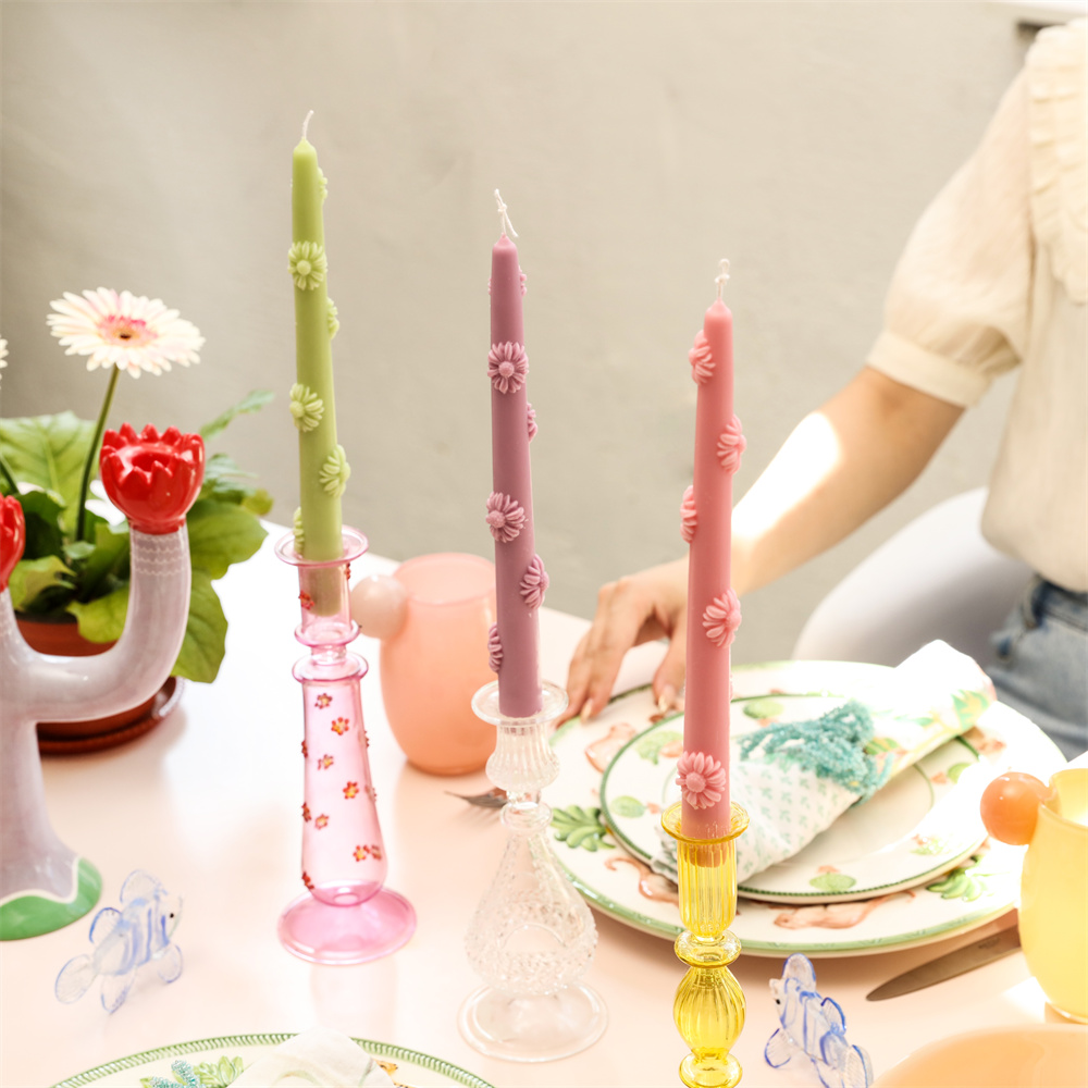 Candle X - Bowan Nicole Daisy Bloem Taper Kaars